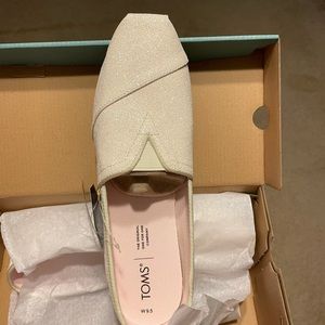 NWT Ivory glitter slip ons
